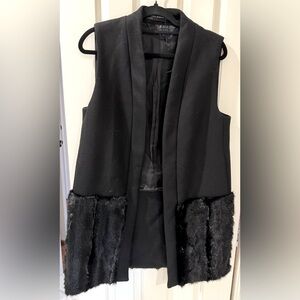 Never worn sleeveless Zara coat with faux fur in black